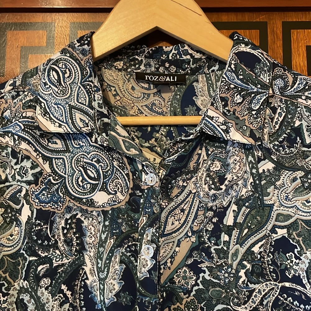 Roz & Ali 1X Paisley Button Down Blouse Blue Green Boho Flowy Women Plus Top - Picture 3 of 14